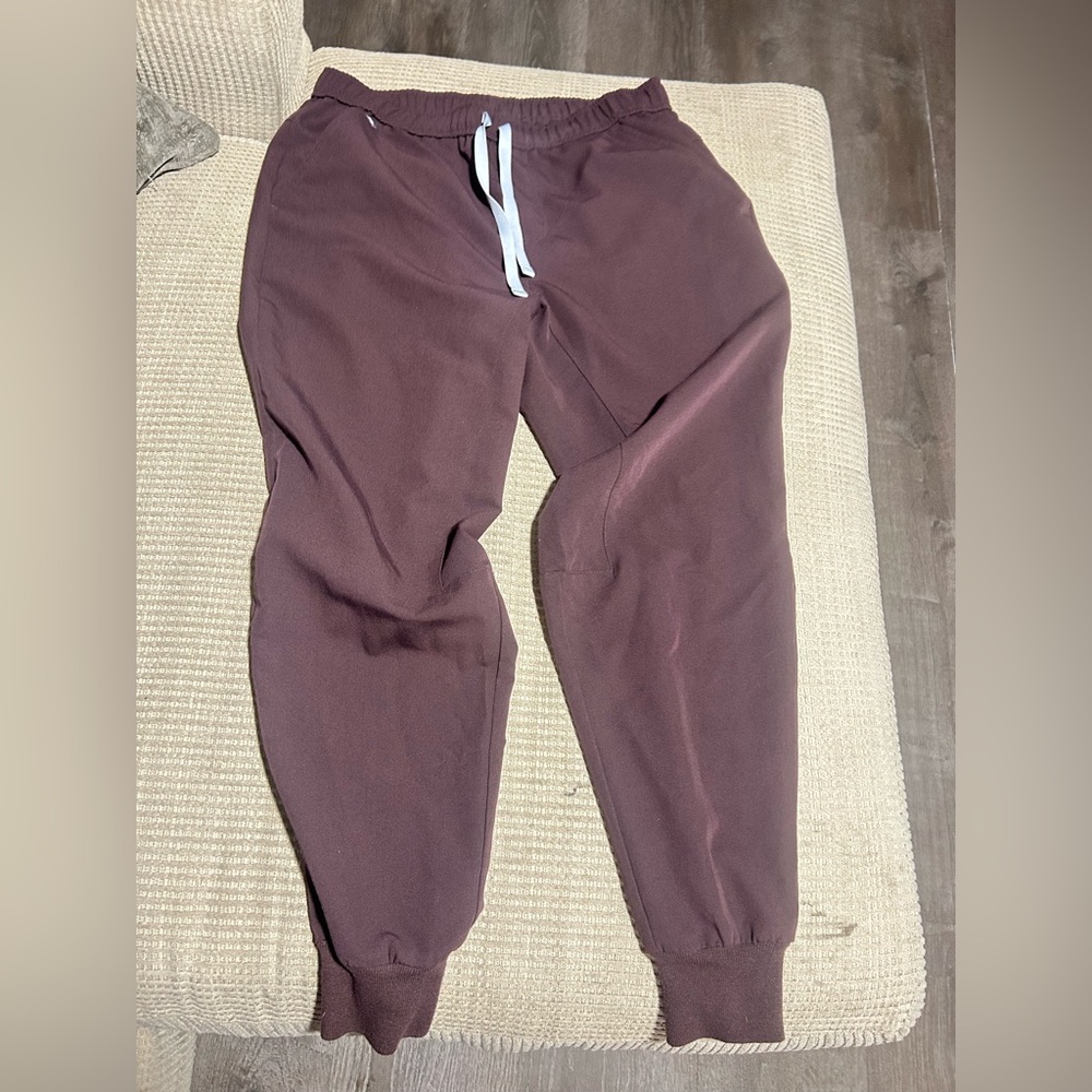 Figs Women's espresso joggers with gray Drawstring